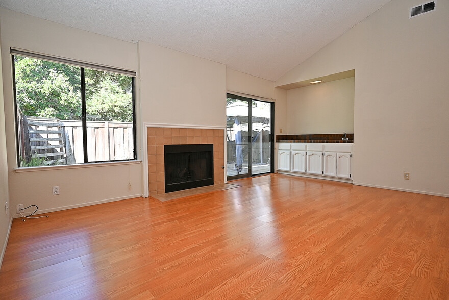 Living Room - 200 Powhattan Ct