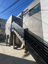 Building Photo - 847 N Ridgewood Pl