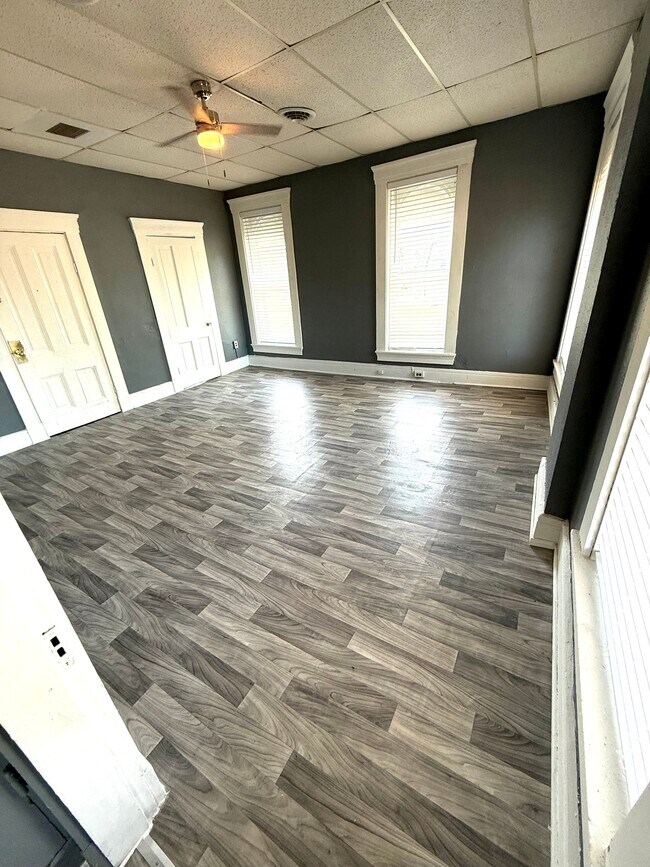 Primary Photo - 417 High St