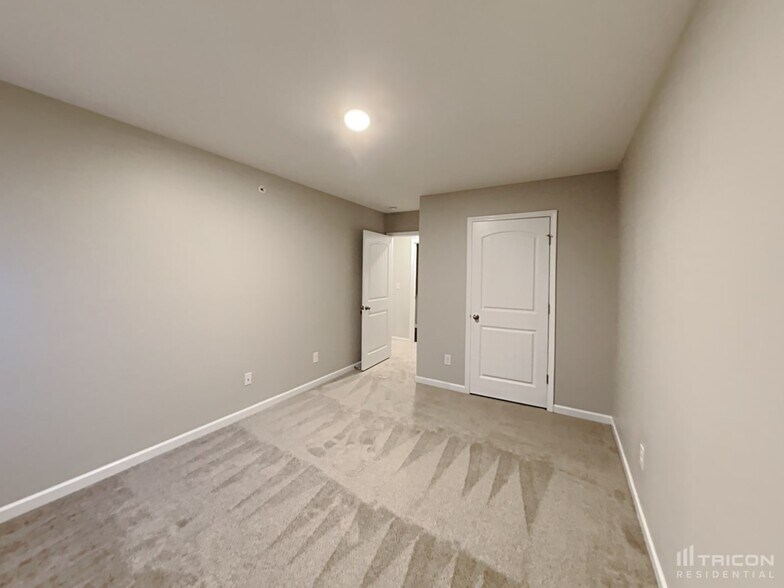 Building Photo - 339 Victory Cir