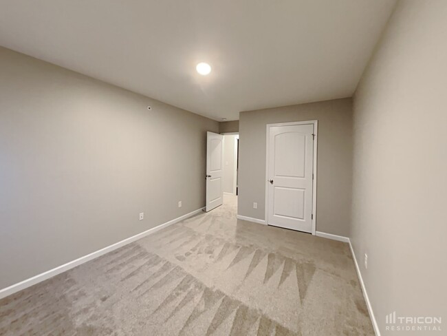 Building Photo - 339 Victory Cir