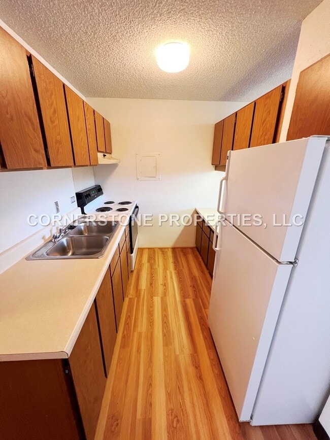 Building Photo - 3324 Sierra Dr