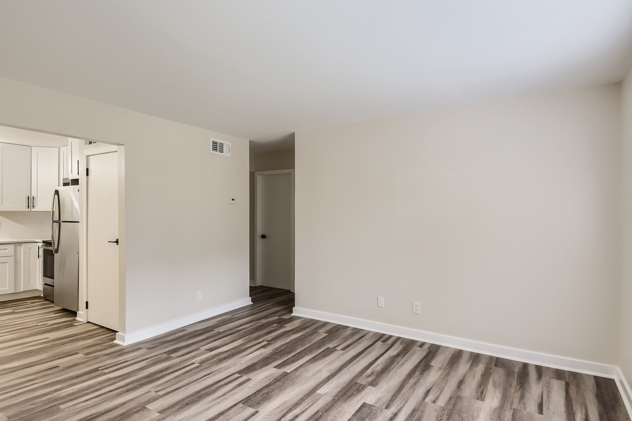 Building Photo - Room in Apartment on Cleveland St