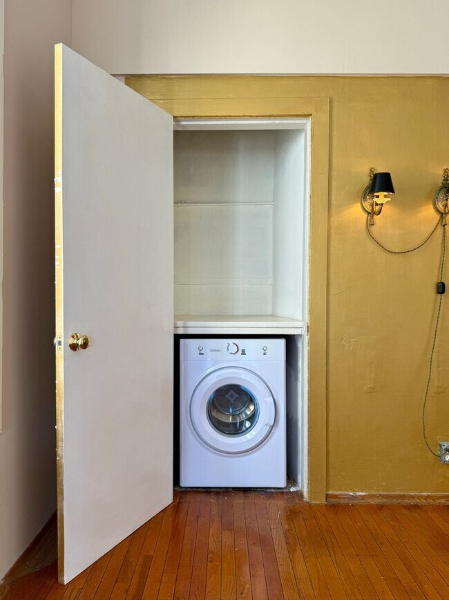 Building Photo - Gorgeous studio for rent in Sausalito!