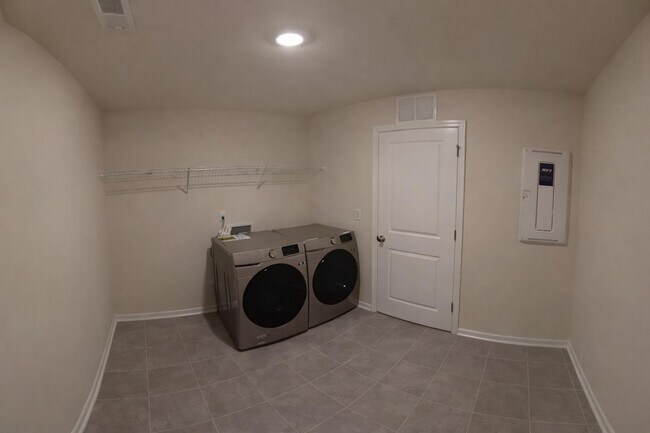 Building Photo - 233 Parker Sta Ave