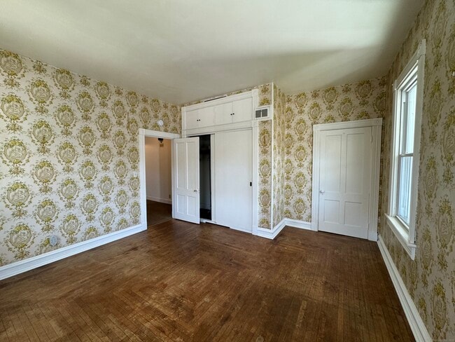Building Photo - 215 Greenwood Ave