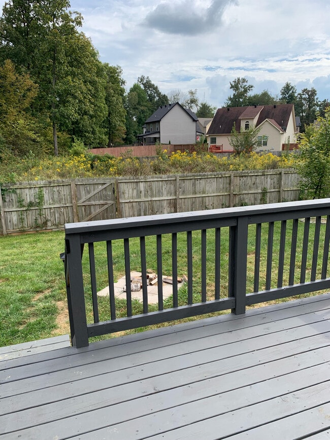 Building Photo - 678 Fox Hound Dr