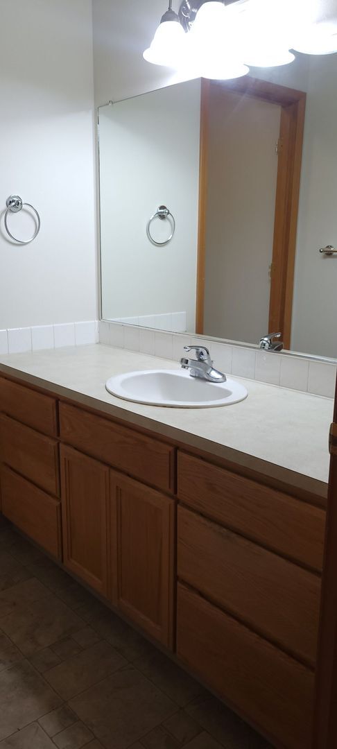 Building Photo - Great 2 bed Townhome!