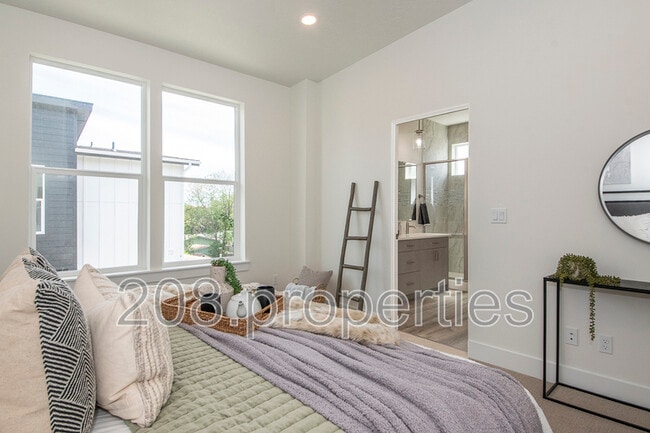 Building Photo - 486 E Violets Cv Ln