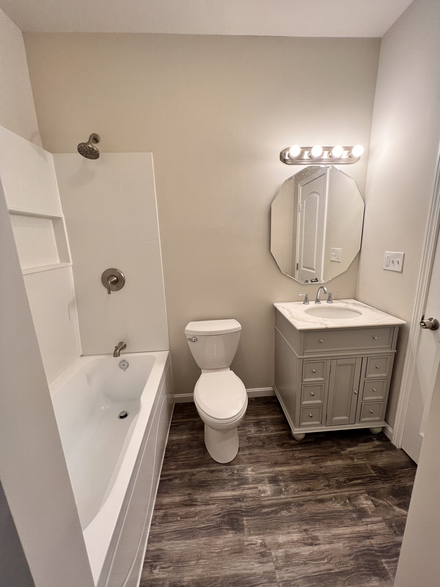 Building Photo - 2067 Hinshaw Dr