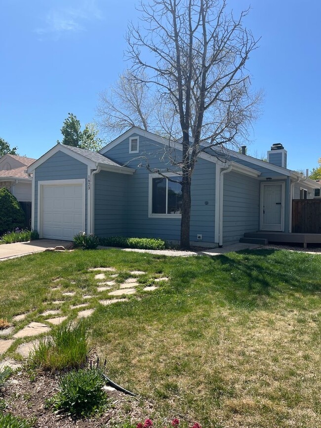 Building Photo - CUTE 2 BED/2 BATH COTTAGE WITH PRIVATE BACKYARD DECK BY GARDEN ACRES PARK