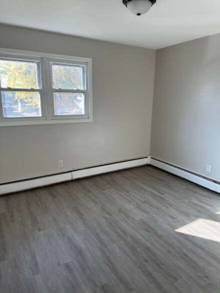 Building Photo - 202 Lincoln St