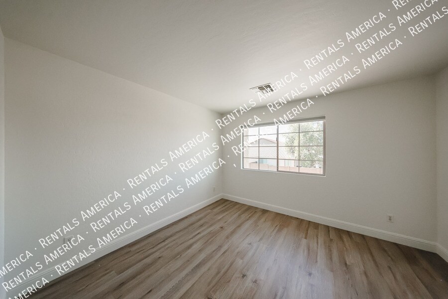 Building Photo - 7315 S 30th Ave