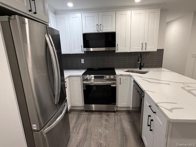 Building Photo - 19 Bellport Ln