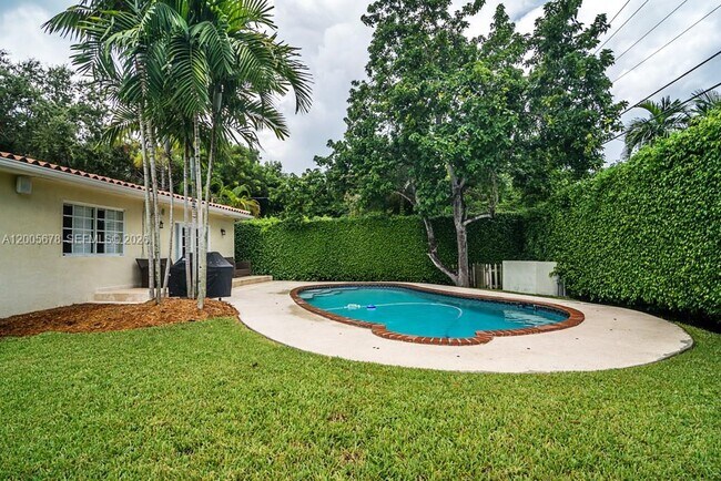 Building Photo - 1237 Aduana Ave