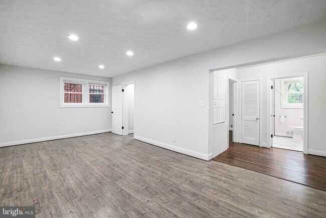 Building Photo - 3158 Westover Dr SE