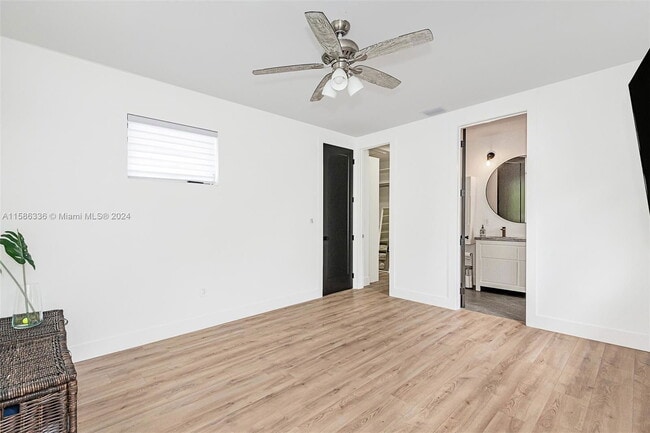 Building Photo - Fairway Drive, Miami Beach, FL 33141 - 3 B...