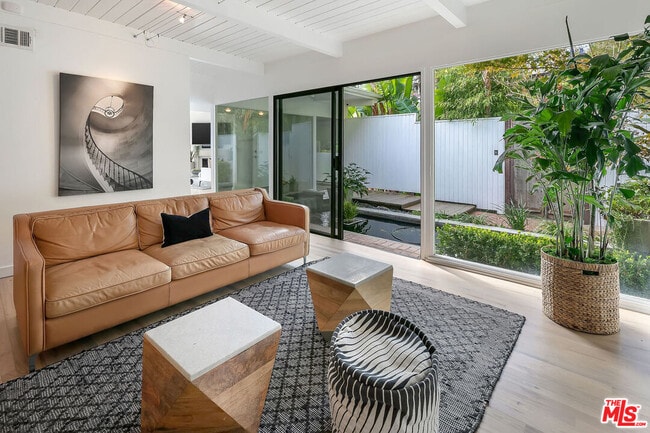 Building Photo - 1644 Marmont Ave