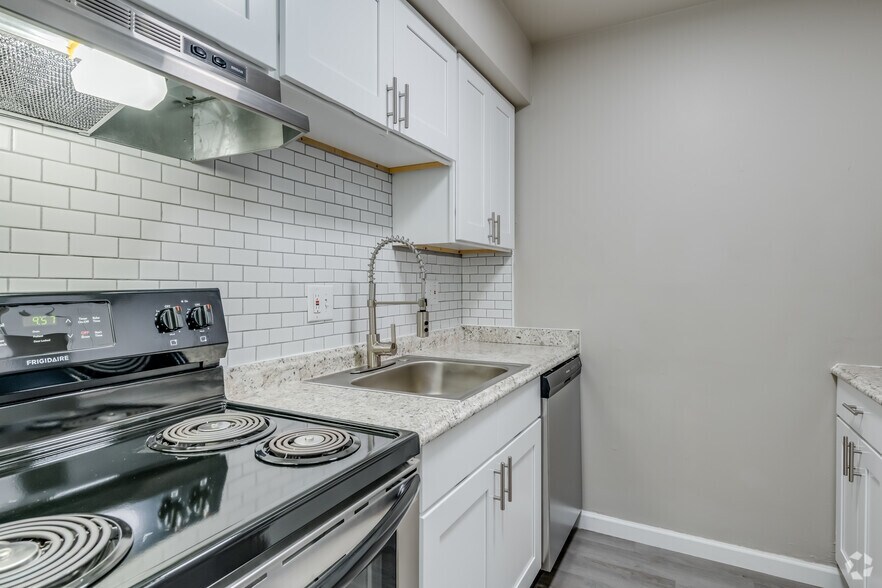 Franklin Park Apartments 3641 W College Ave Milwaukee WI 53221