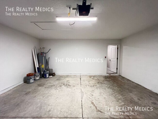 Building Photo - 13063 SW 43rd Ave Rd