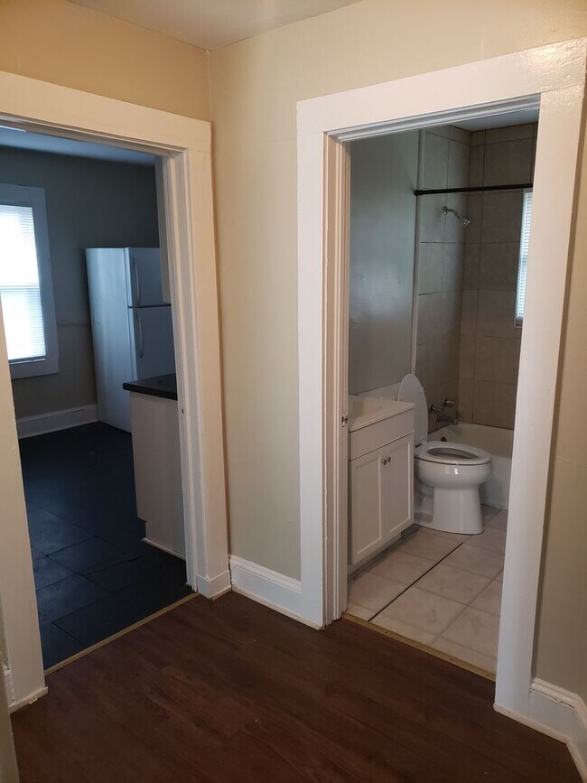 Building Photo - Duplex on Higgs St