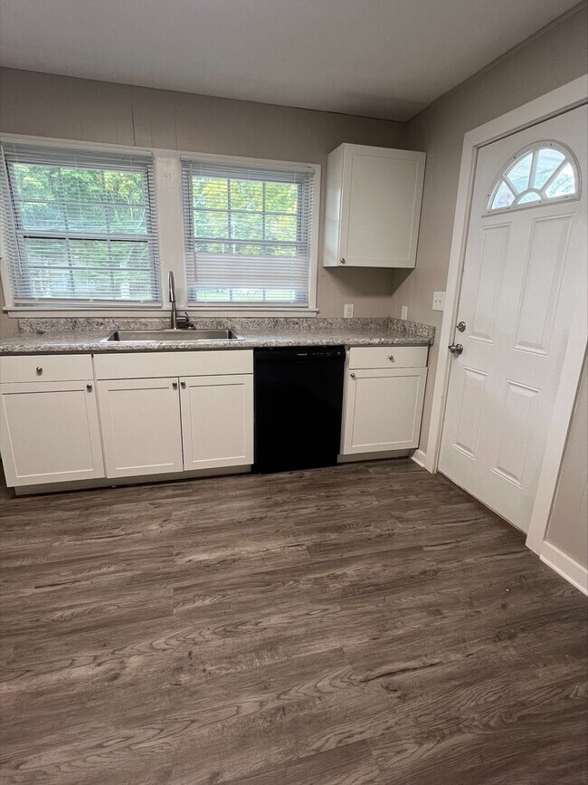 Building Photo - Embrace Your Fresh Start at The Ridge at K...