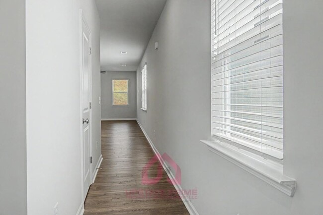 Building Photo - 376 Highline Trl