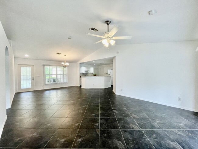 Building Photo - Lehigh Acres-NOW AVAILABLE **3 Bedroom/ 2 ...