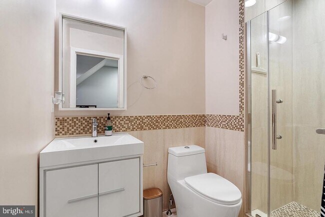 Building Photo - 1333 N 7th St