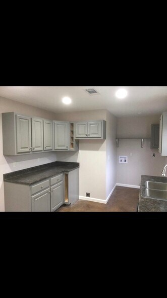 Primary Photo - 120 Villa Ln