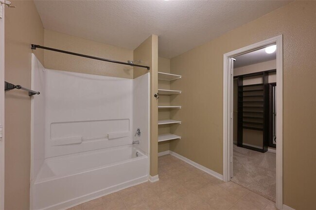 Building Photo - 28927 Rio Grande River Dr
