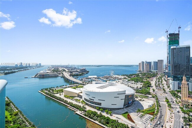 Building Photo - 900 Biscayne Blvd
