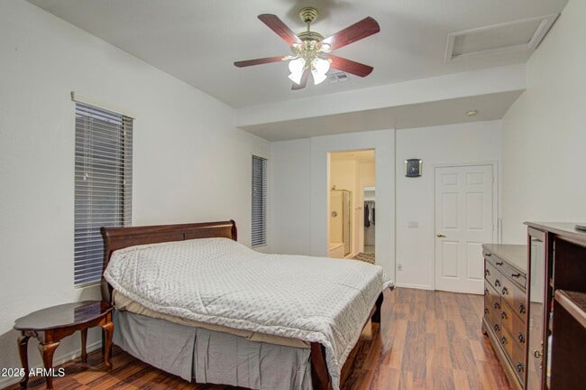 Building Photo - 218 E Sunburst Ln