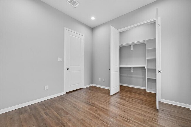 Building Photo - 4922 Paradigm Ln