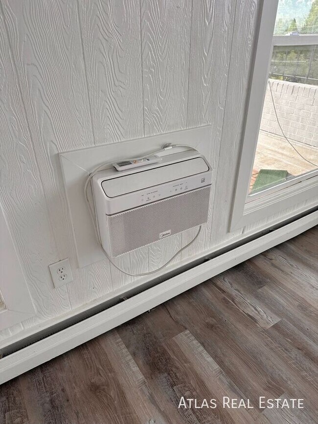 Building Photo - 551 S Fairfax St