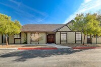 Building Photo - Single Story in the Heart of Las Vegas