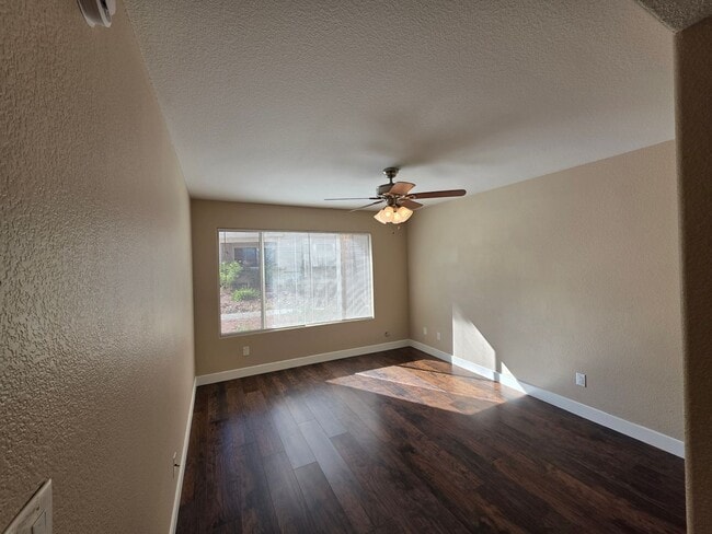 Building Photo - Welcome Home To Canyon Willow