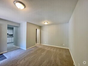 Building Photo - Newly renovated 2 bedroom apartment - Grea...