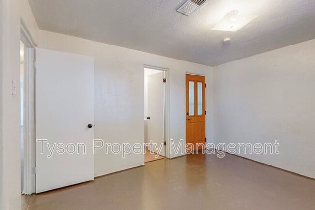 Building Photo - 3321 Cardenas Dr NE