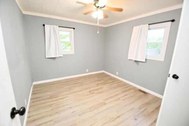 Building Photo - Northside Ranch style home near the riverwalk