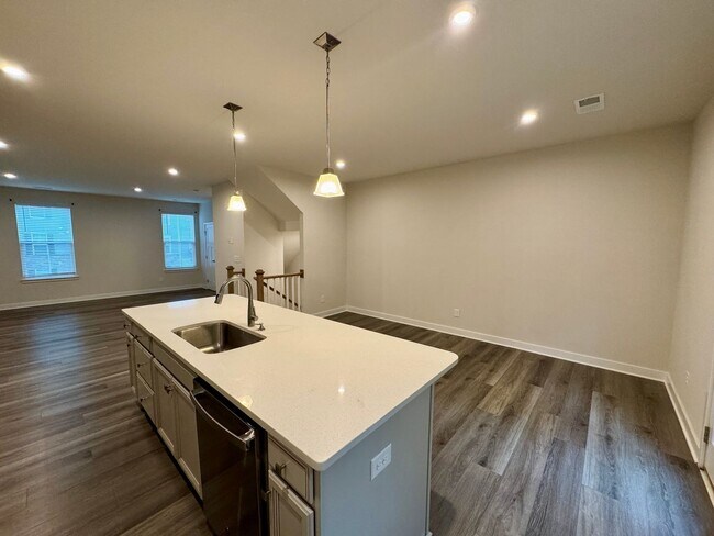 Building Photo - Modern Townhome in Stone Creek Townhomes