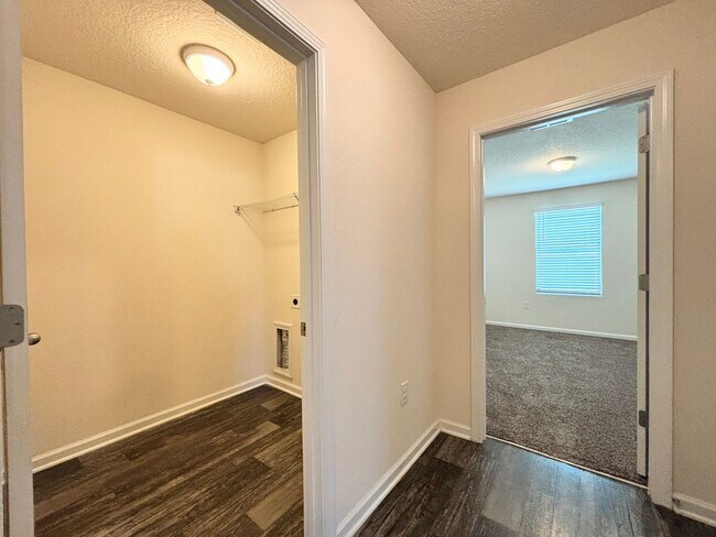 Building Photo - 1763 Eagle View Way