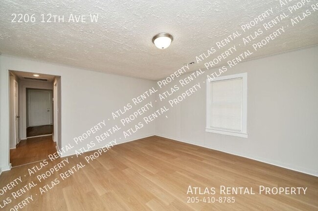 Building Photo - 2206 12th Ave W