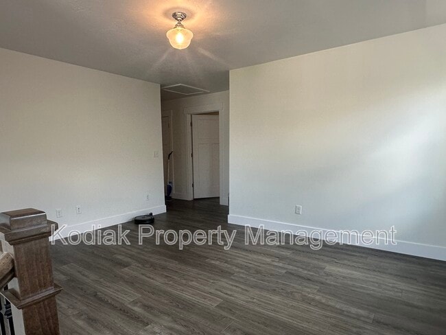 Building Photo - 912 Queensmill Ln