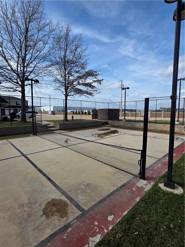 Building Photo - 610 SE Moberly Ln