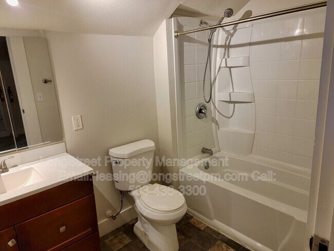 Building Photo - 29626 OR-34