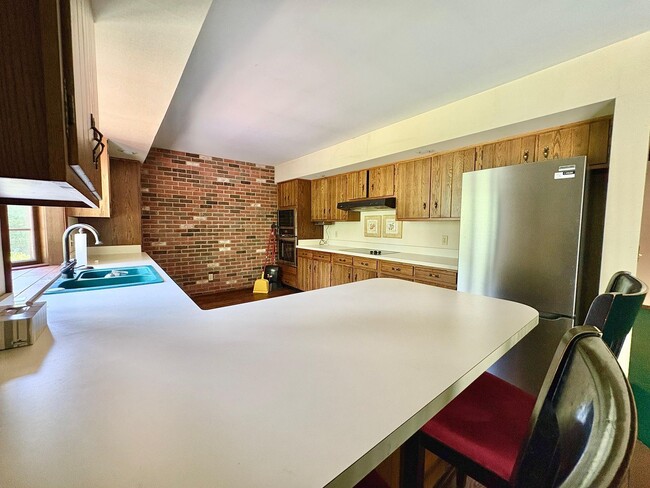 Building Photo - 21485 Wallen Dr