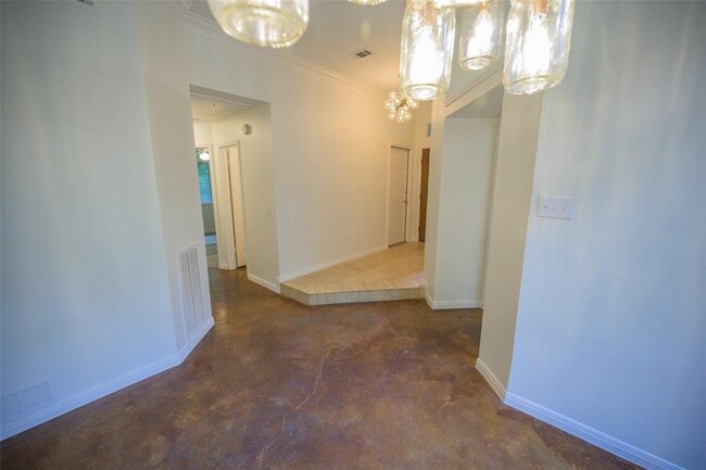 Building Photo - 6000 La Naranja Ln