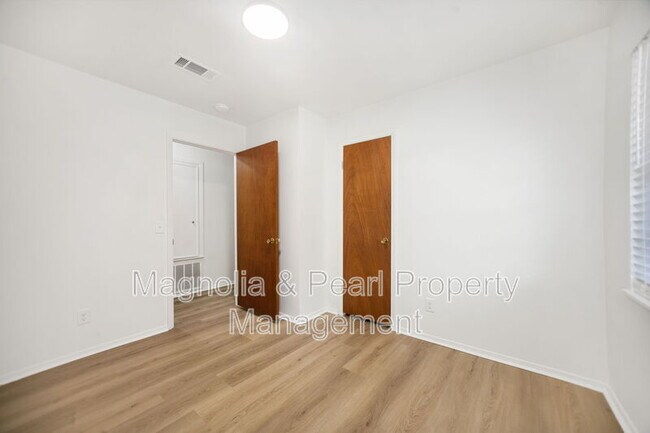 Building Photo - 207 Westwood Pl