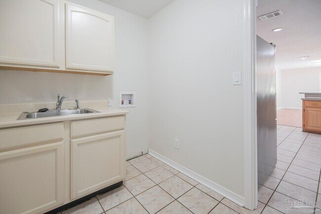 Building Photo - 5490 Oakmont Dr